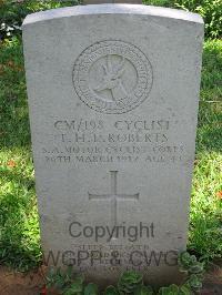 Dar Es Salaam War Cemetery - Roberts, Thomas Henry Edward